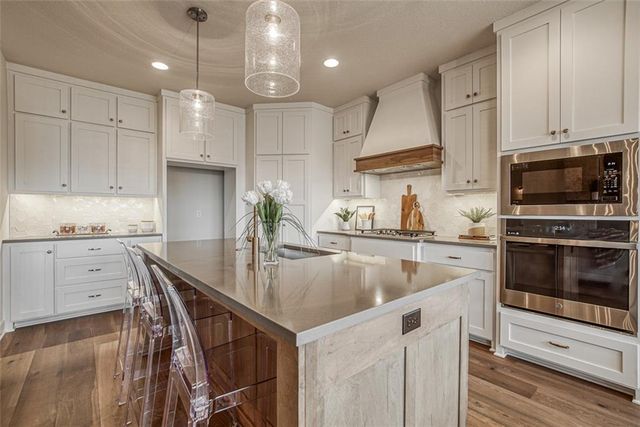 16932 Rosehill Street, Overland Park, KS 66221