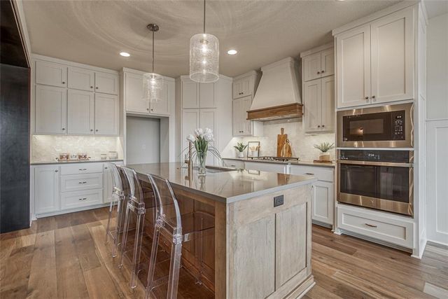 16932 Rosehill Street, Overland Park, KS 66221