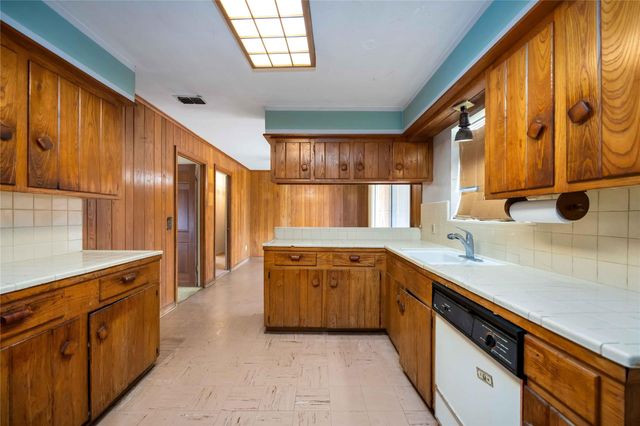 7131 Bellaire Boulevard, Houston, TX 77074