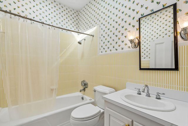 14 Lamboll Street, Charleston, SC 29401