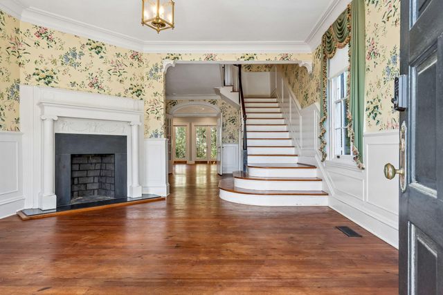 14 Lamboll Street, Charleston, SC 29401