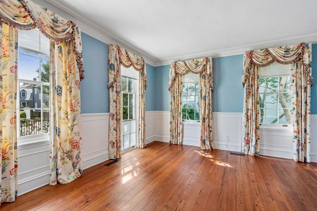 14 Lamboll Street, Charleston, SC 29401