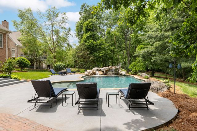 8218 Holly Rd, Brentwood, TN 37027