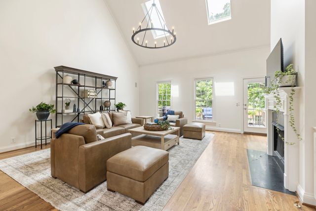 8218 Holly Rd, Brentwood, TN 37027