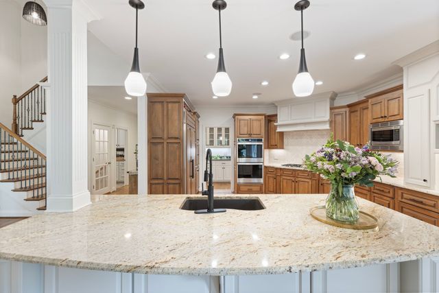 8218 Holly Rd, Brentwood, TN 37027