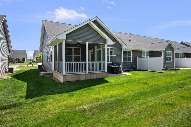 3098 Mary Leigh Drive, Bettendorf, IA 52722