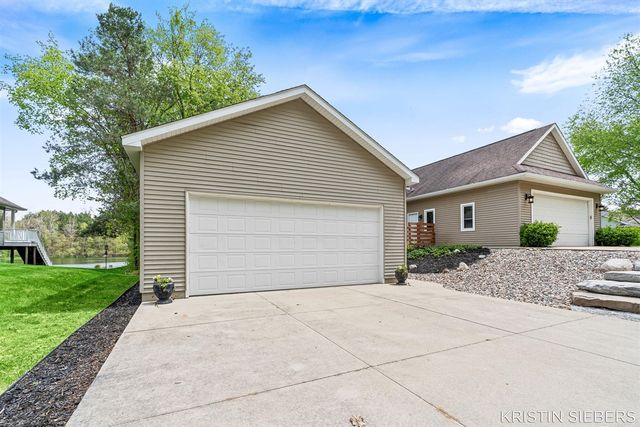 9760 Jade Drive, Allendale, MI 49401