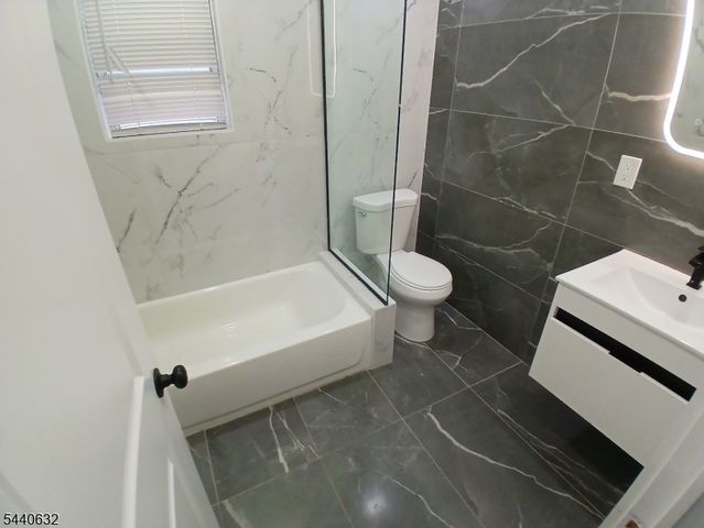 590 Hunterdon St, Newark City, NJ 07108