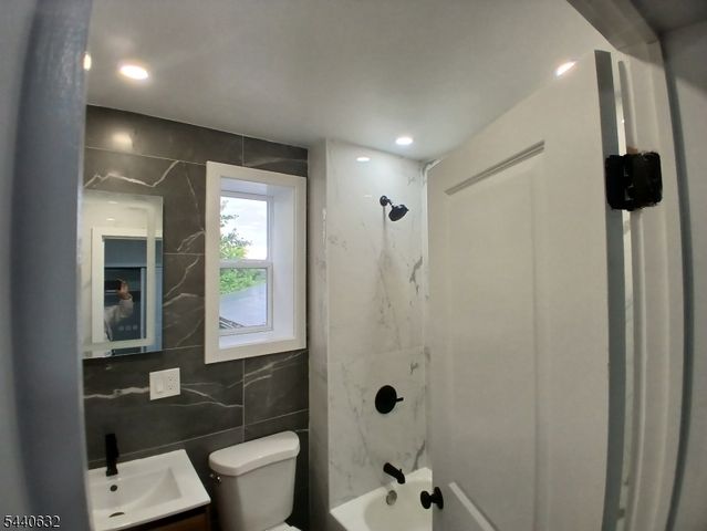 590 Hunterdon St, Newark City, NJ 07108