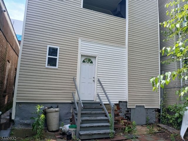 590 Hunterdon St, Newark City, NJ 07108