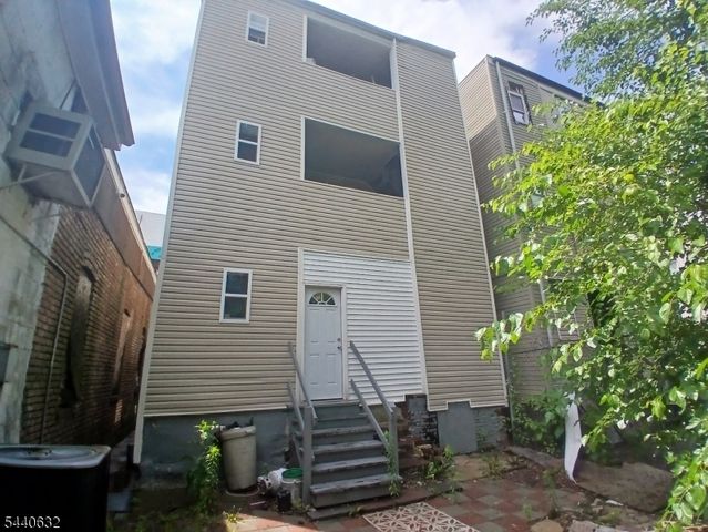 590 Hunterdon St, Newark City, NJ 07108