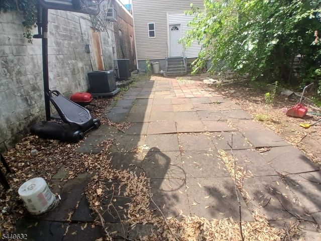 590 Hunterdon St, Newark City, NJ 07108