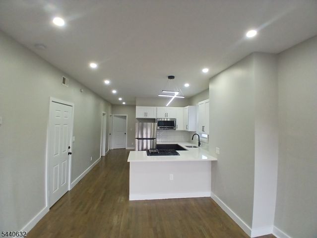 590 Hunterdon St, Newark City, NJ 07108