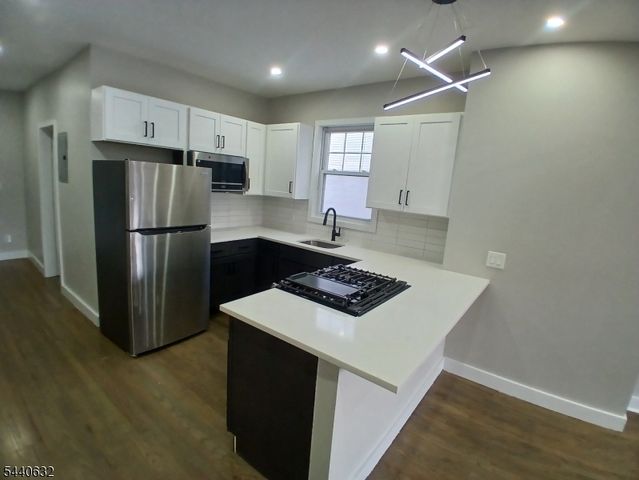 590 Hunterdon St, Newark City, NJ 07108