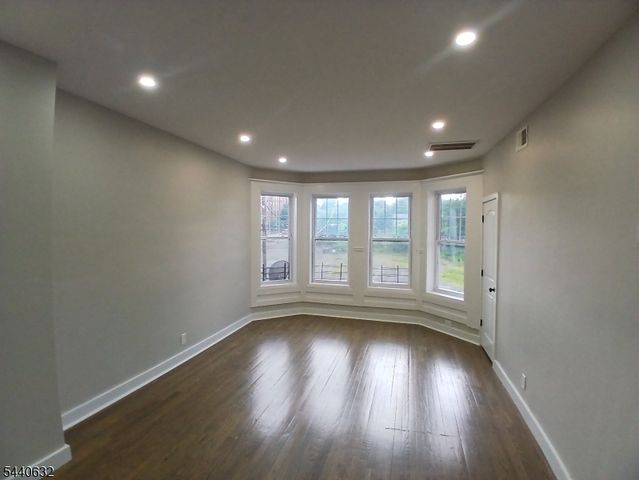 590 Hunterdon St, Newark City, NJ 07108