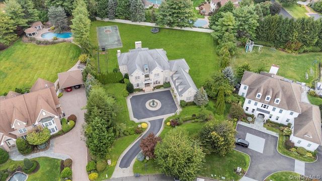 44 Legends Circle, Melville, NY 11747