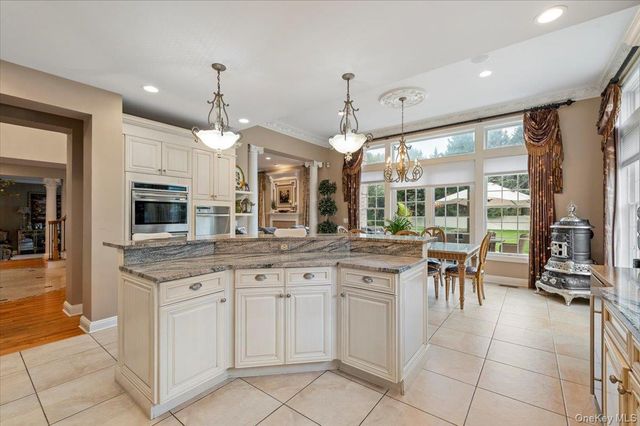 44 Legends Circle, Melville, NY 11747