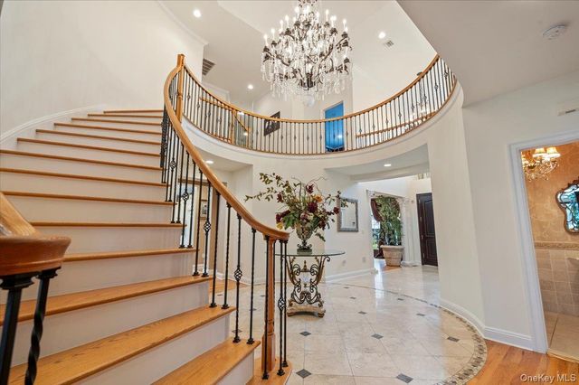 44 Legends Circle, Melville, NY 11747