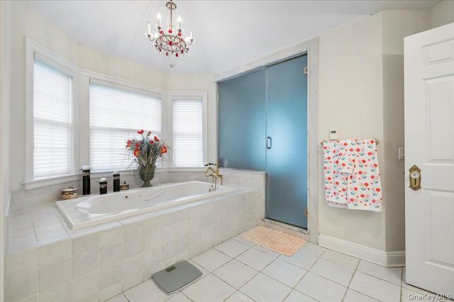 44 Legends Circle, Melville, NY 11747