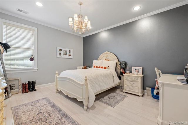 44 Legends Circle, Melville, NY 11747