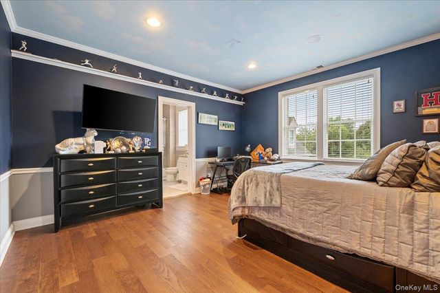 44 Legends Circle, Melville, NY 11747