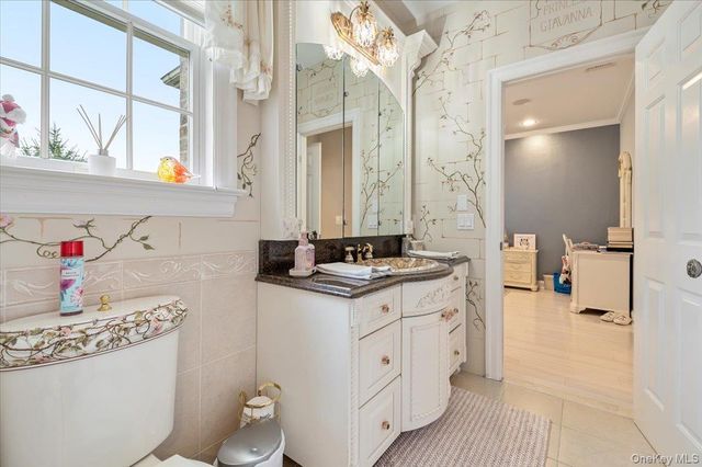 44 Legends Circle, Melville, NY 11747