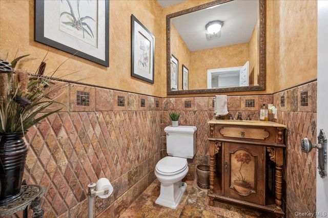 44 Legends Circle, Melville, NY 11747