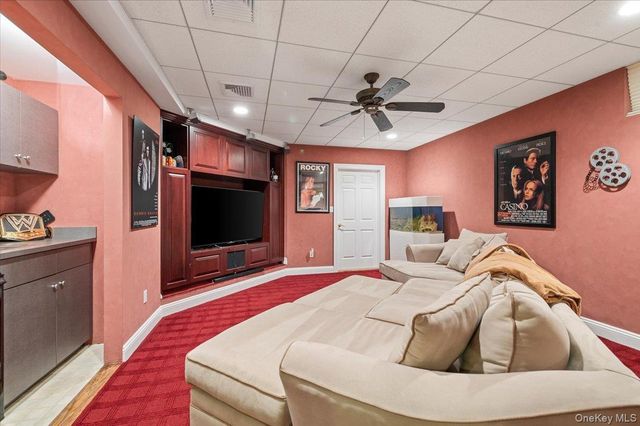 44 Legends Circle, Melville, NY 11747