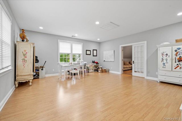 44 Legends Circle, Melville, NY 11747