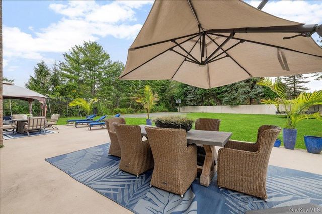 44 Legends Circle, Melville, NY 11747