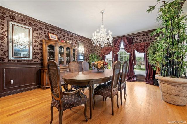 44 Legends Circle, Melville, NY 11747