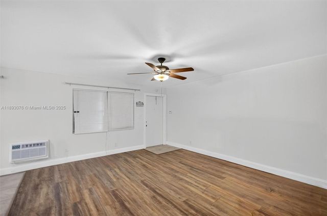 810 Lake Shore Dr 40, Lake Park, FL 33403