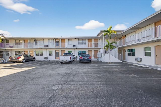 810 Lake Shore Dr 40, Lake Park, FL 33403