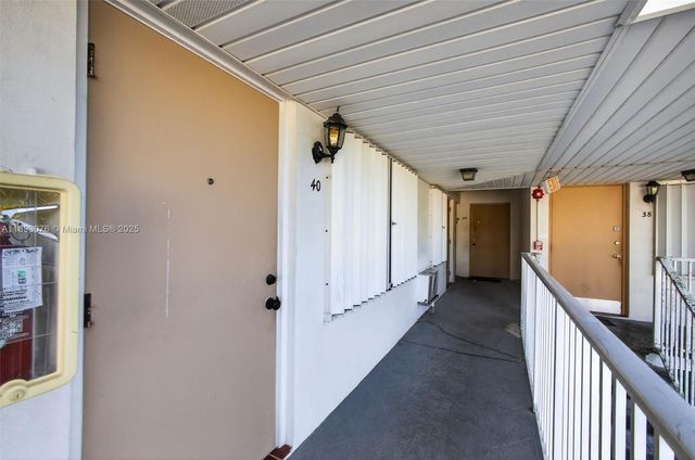 810 Lake Shore Dr 40, Lake Park, FL 33403