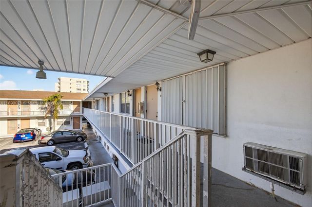 810 Lake Shore Dr 40, Lake Park, FL 33403