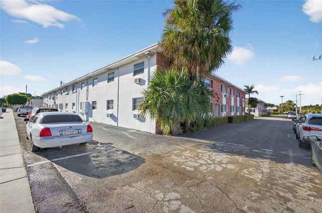 810 Lake Shore Dr 40, Lake Park, FL 33403