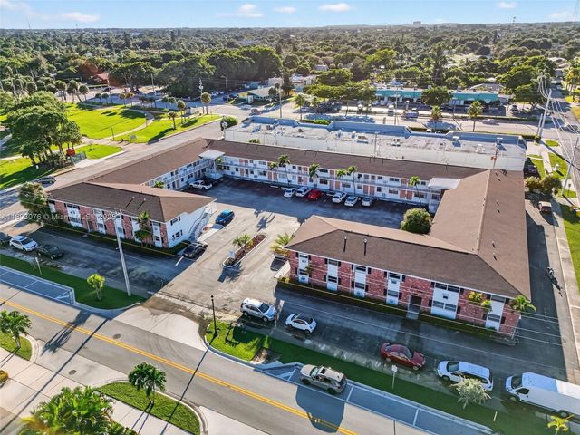 810 Lake Shore Dr 40, Lake Park, FL 33403