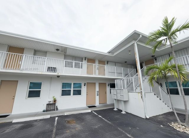 810 Lake Shore Dr 40, Lake Park, FL 33403