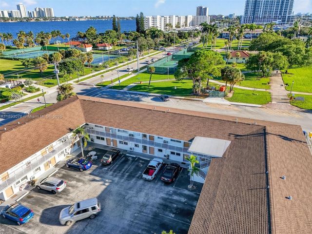 810 Lake Shore Dr 40, Lake Park, FL 33403