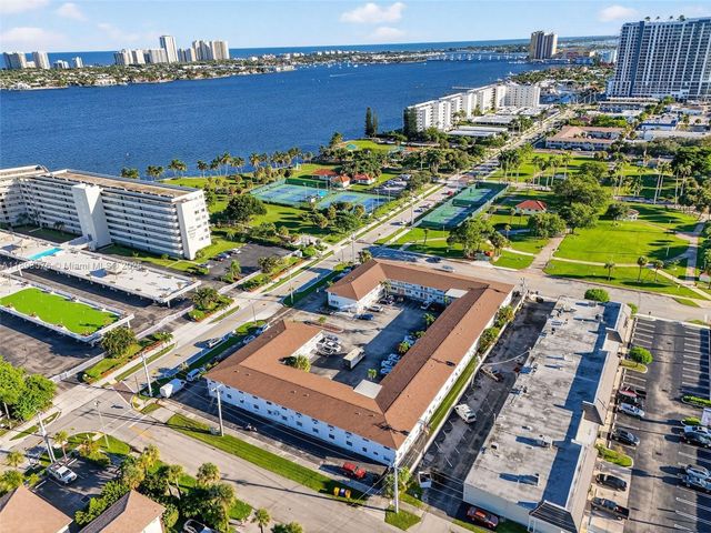 810 Lake Shore Dr 40, Lake Park, FL 33403