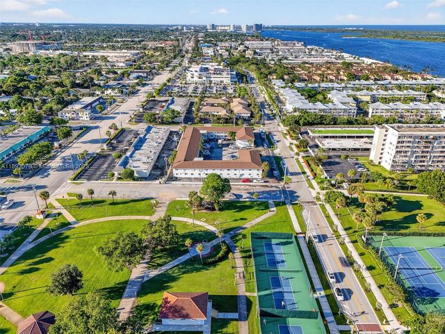 810 Lake Shore Dr 40, Lake Park, FL 33403