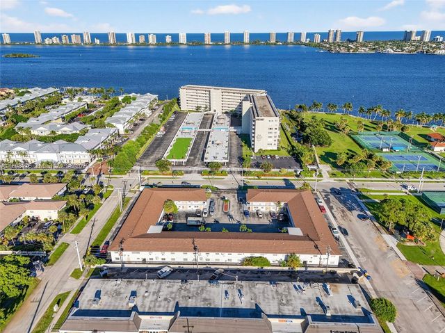 810 Lake Shore Dr 40, Lake Park, FL 33403