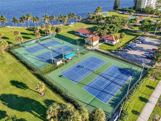 810 Lake Shore Dr 40, Lake Park, FL 33403