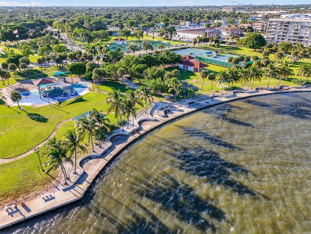 810 Lake Shore Dr 40, Lake Park, FL 33403