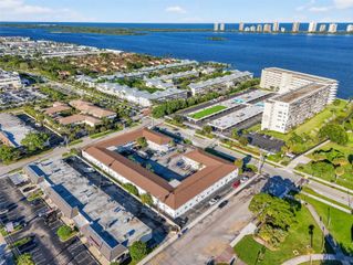 810 Lake Shore Dr 40, Lake Park, FL 33403