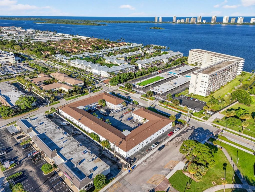 810 Lake Shore Dr 40, Lake Park, FL 33403