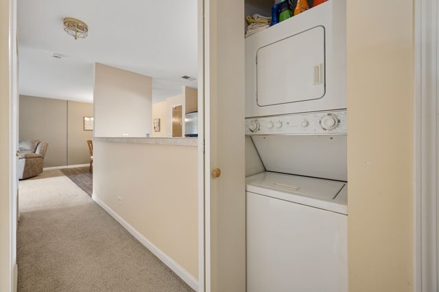 815 Leicester Road 114A, Elk Grove Village, IL 60007