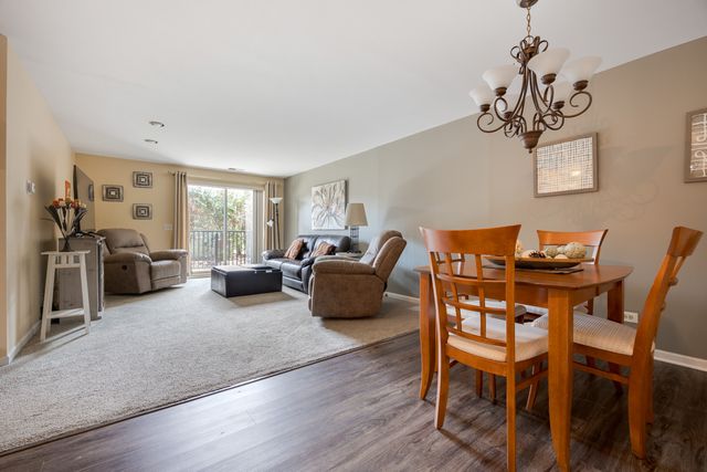 815 Leicester Road 114A, Elk Grove Village, IL 60007