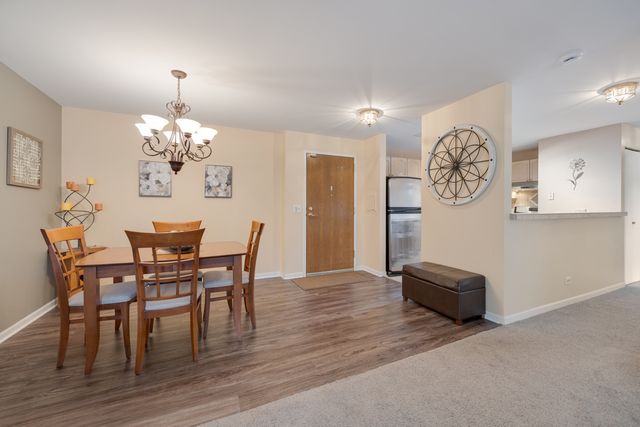 815 Leicester Road 114A, Elk Grove Village, IL 60007