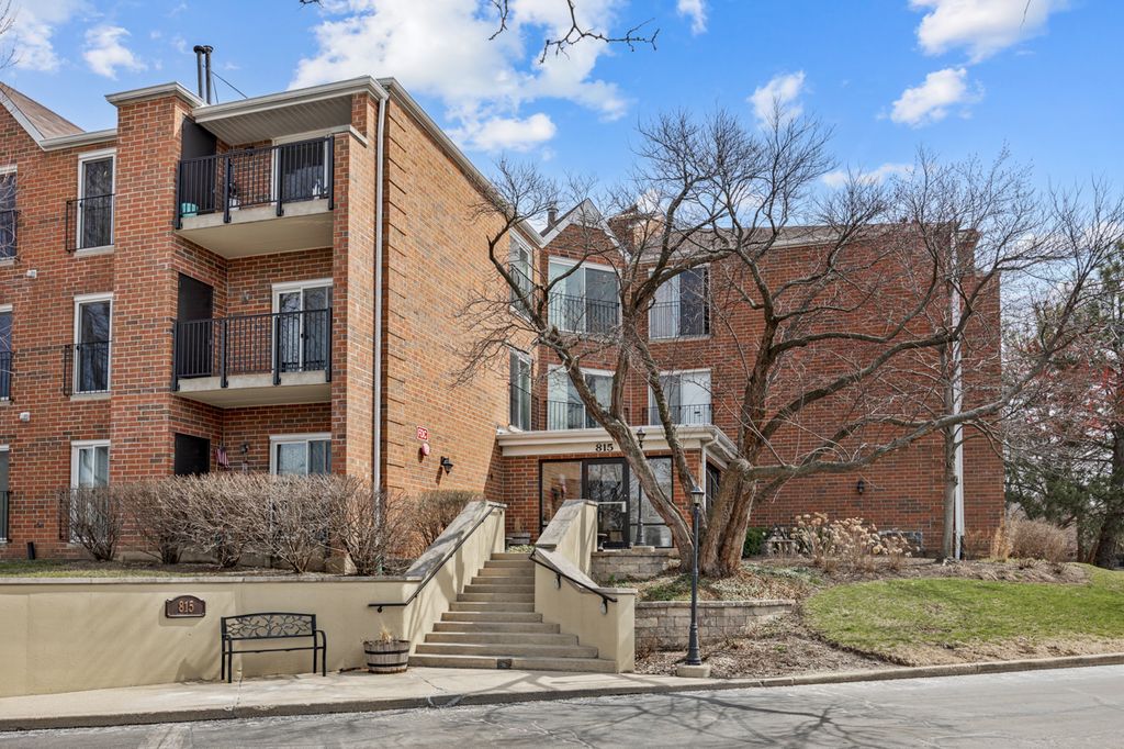 815 Leicester Road 114A, Elk Grove Village, IL 60007